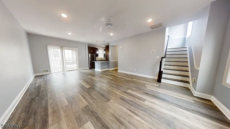 2 bed, 2.5 bath, 2050 sqft, $3,250 — Photo 3