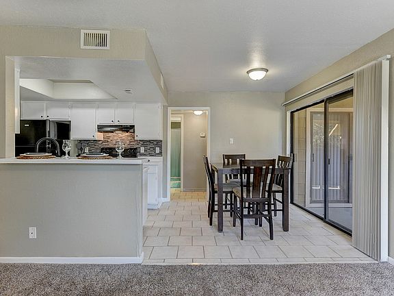S Twin Creek Dr-013