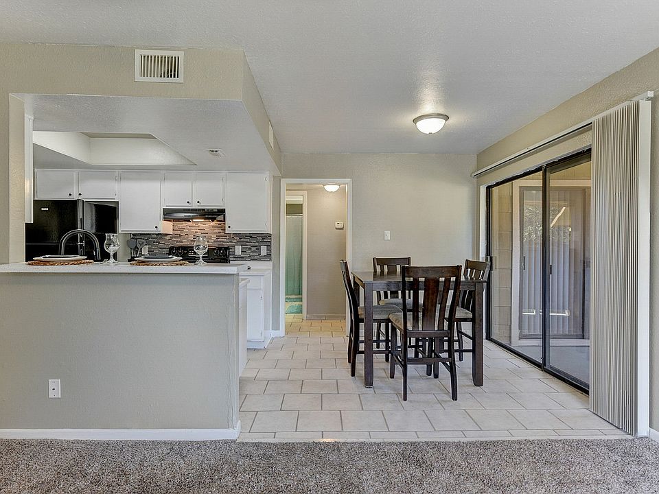 S Twin Creek Dr-013
