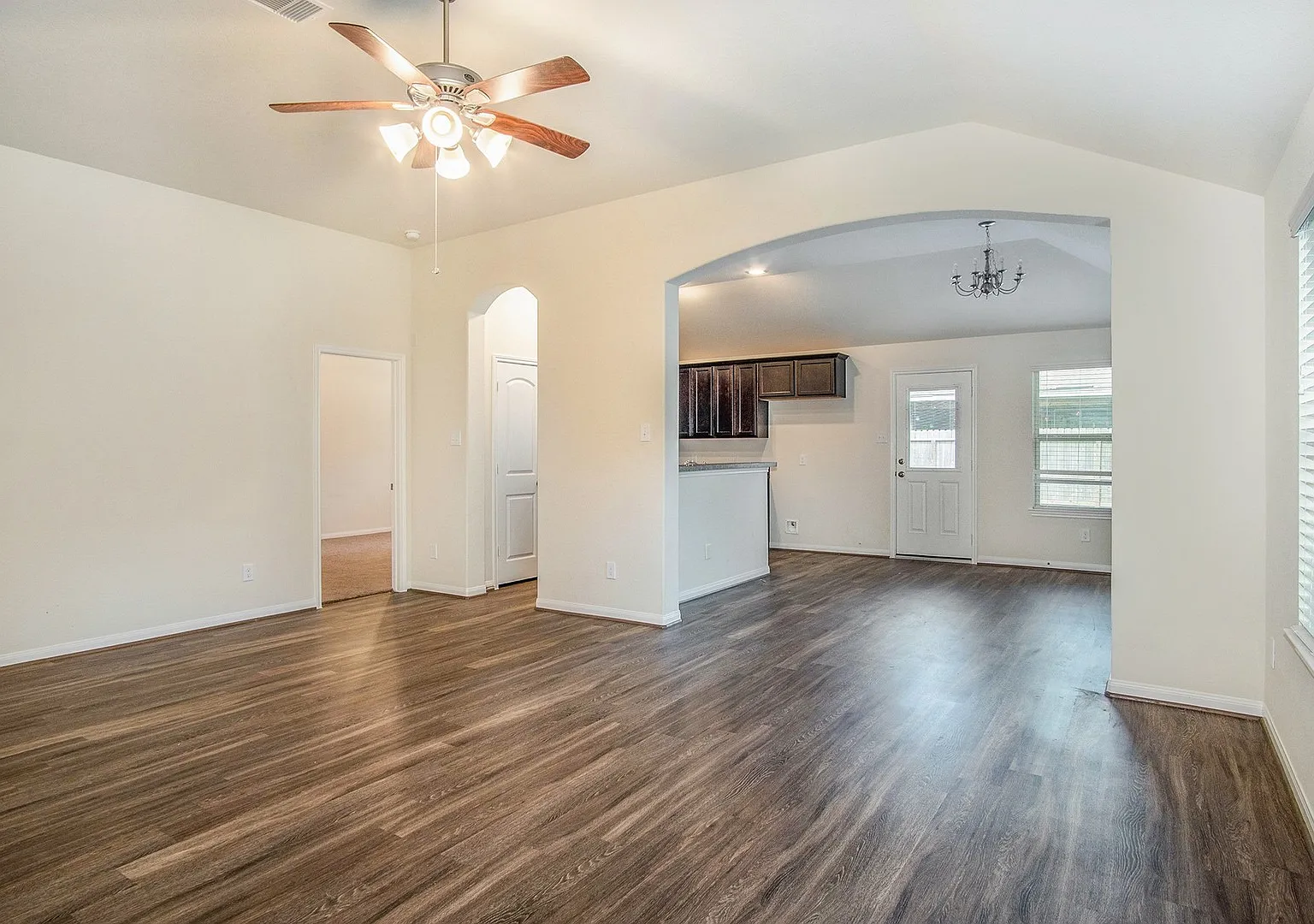 4 Bedroom/2 Bath in Lake Conroe Hills — Photo 2