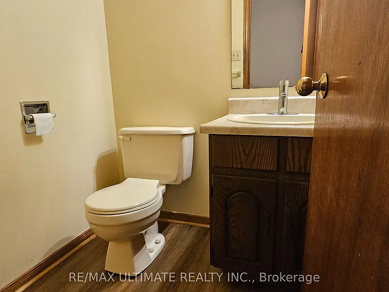 1282 Dexter Cres #MAIN FLOOR — Photo 10