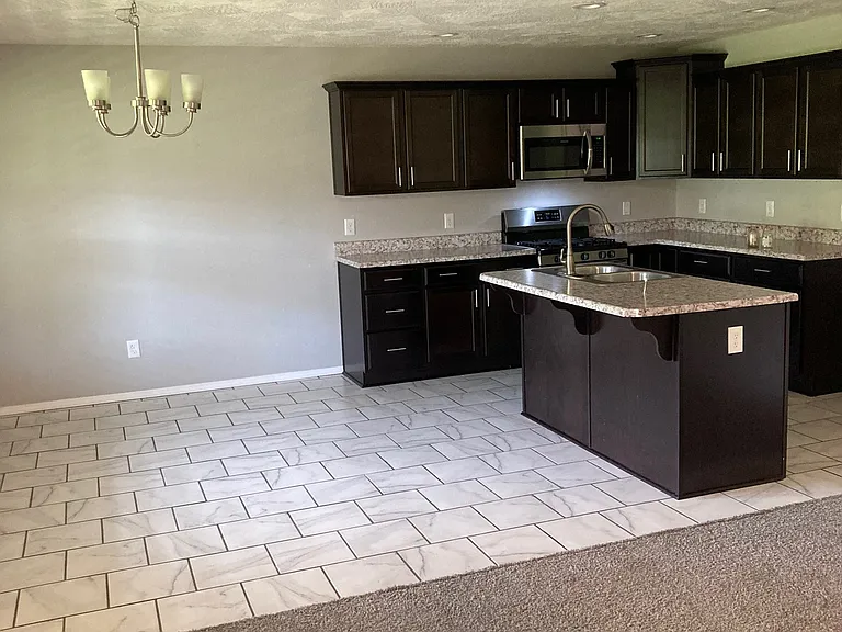 875 E Purple Martin St — Photo 3