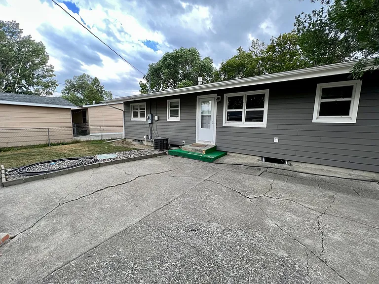 2539 Howard Ave — Photo 29