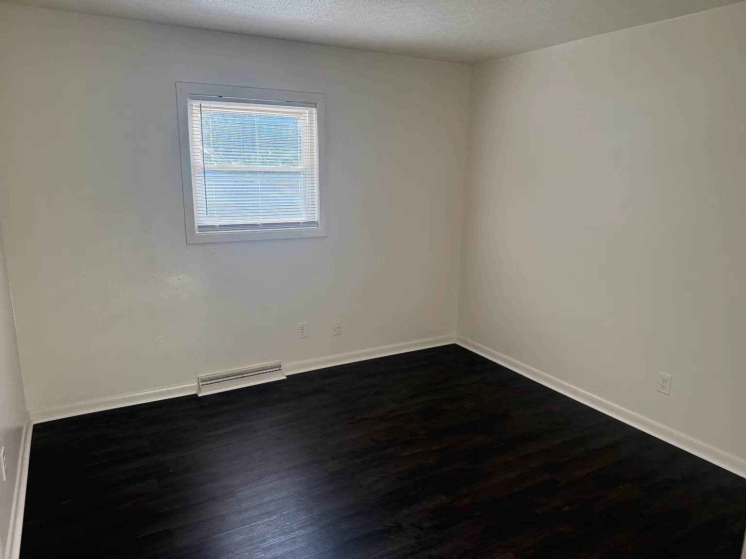 2 bed, 900 sqft, $775 — Photo 2