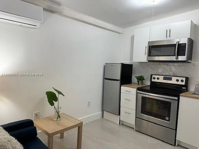 1270 NE 210th Ter #B — Photo 1