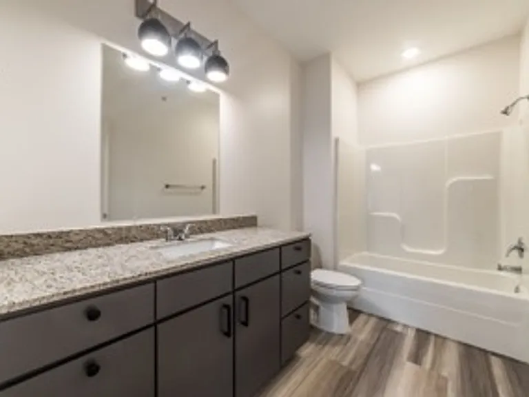 South Creekside Apartments — Photo 43