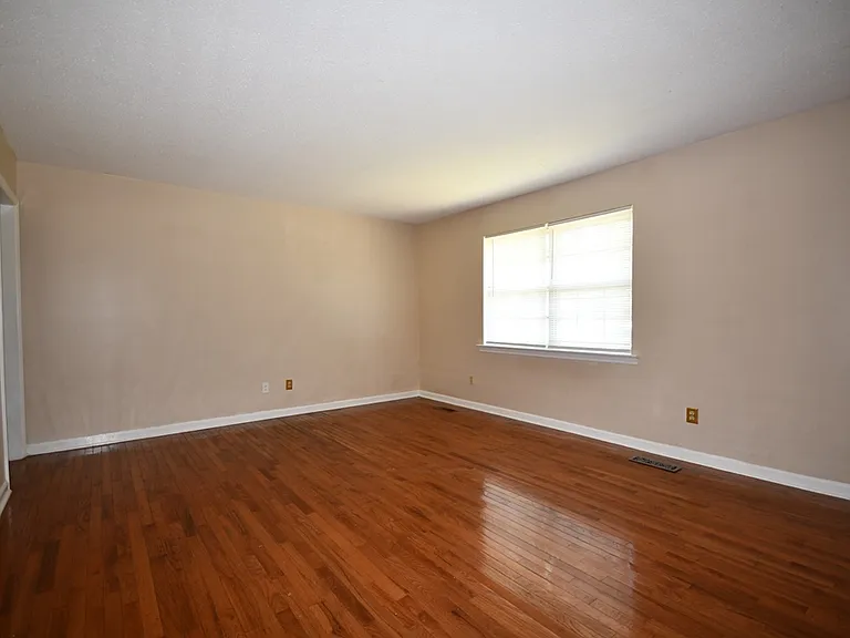 6458 Longwood Ln — Photo 2