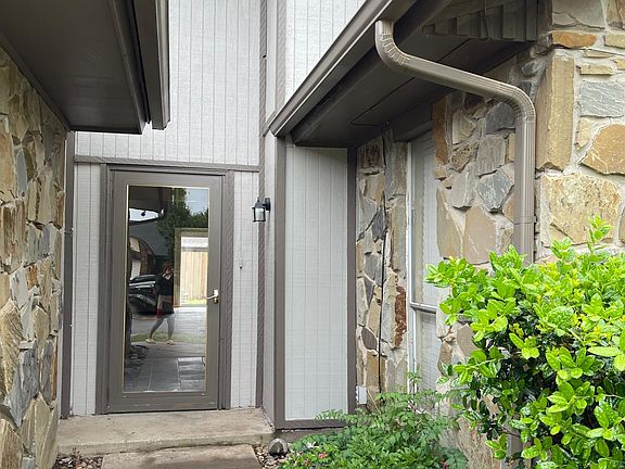 2nd image of 10052 S Fairview Dr