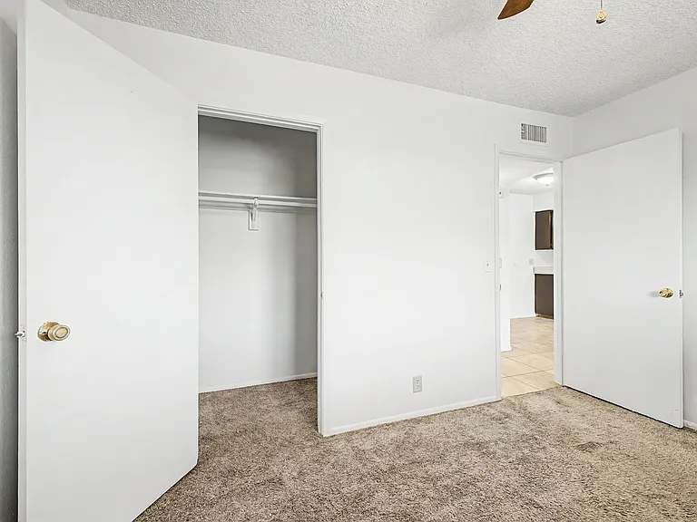 Beautiful Beck Ln Fourplex — Photo 22