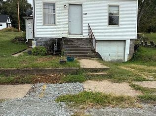 247 Front St, Vanderbilt, PA 15486