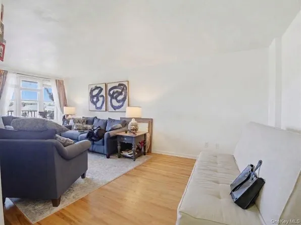 60 Hempstead Avenue #2H, Lynbrook, NY 11563