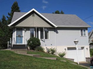 2109 Hutchinson Rd, Duluth, MN 55811