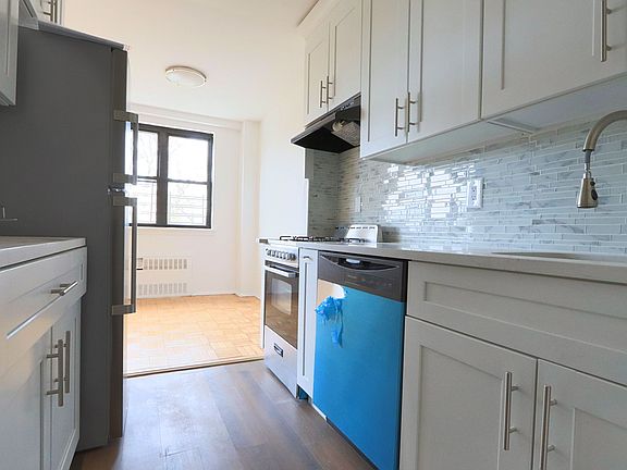 5th image of 735 Kappock St APT 4D