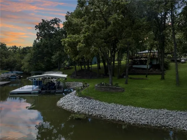 206 Lake Viking Ter, Gallatin, MO 64640