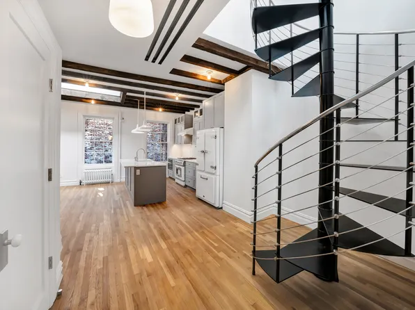 422 Hudson Street image 8 of 13