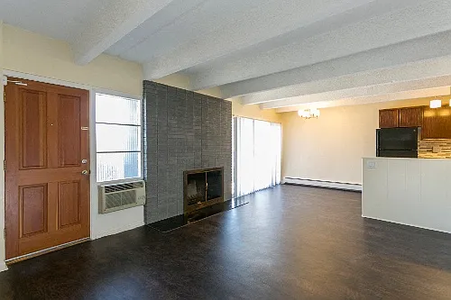 833 Dexter — Photo 24