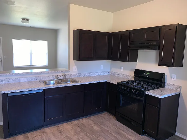 738 W Lola Dr — Photo 5
