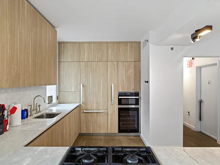 265 E Houston St #7 — Photo 9