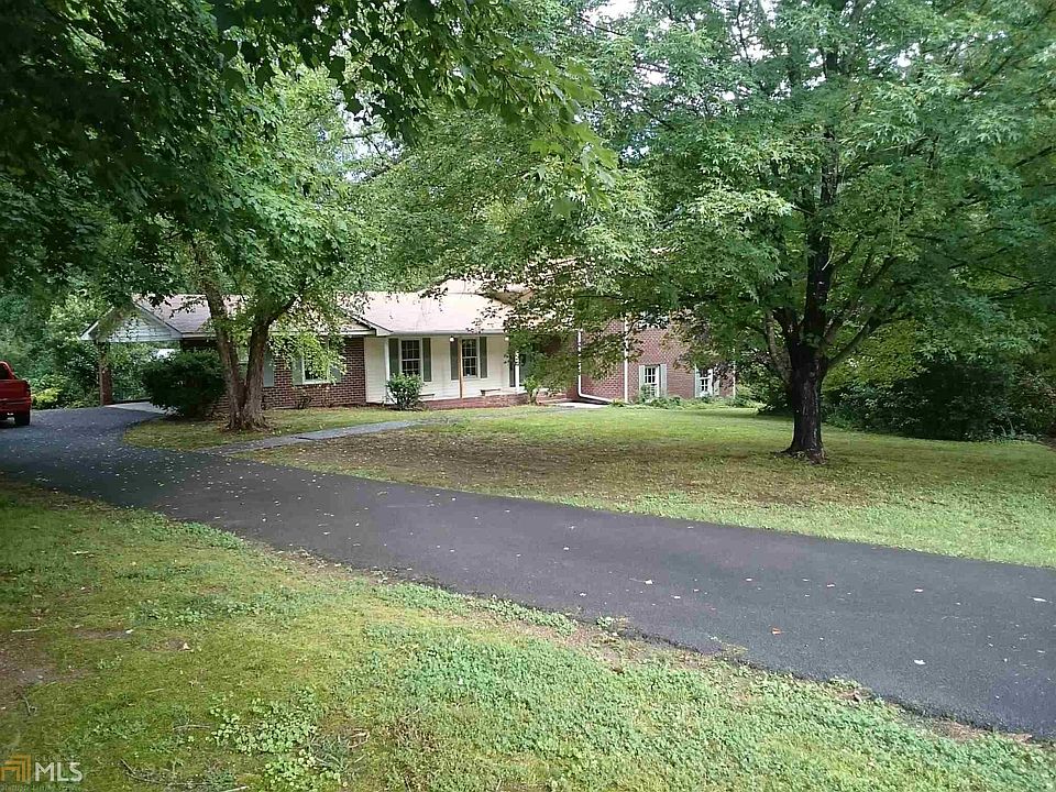 1st image of 829 N College Dr