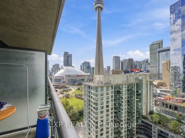 19 Grand Trunk Cres, Toronto, ON