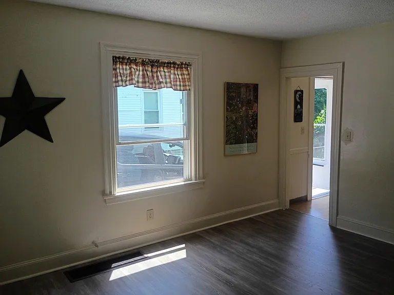 134 Charter Oak St — Photo 4