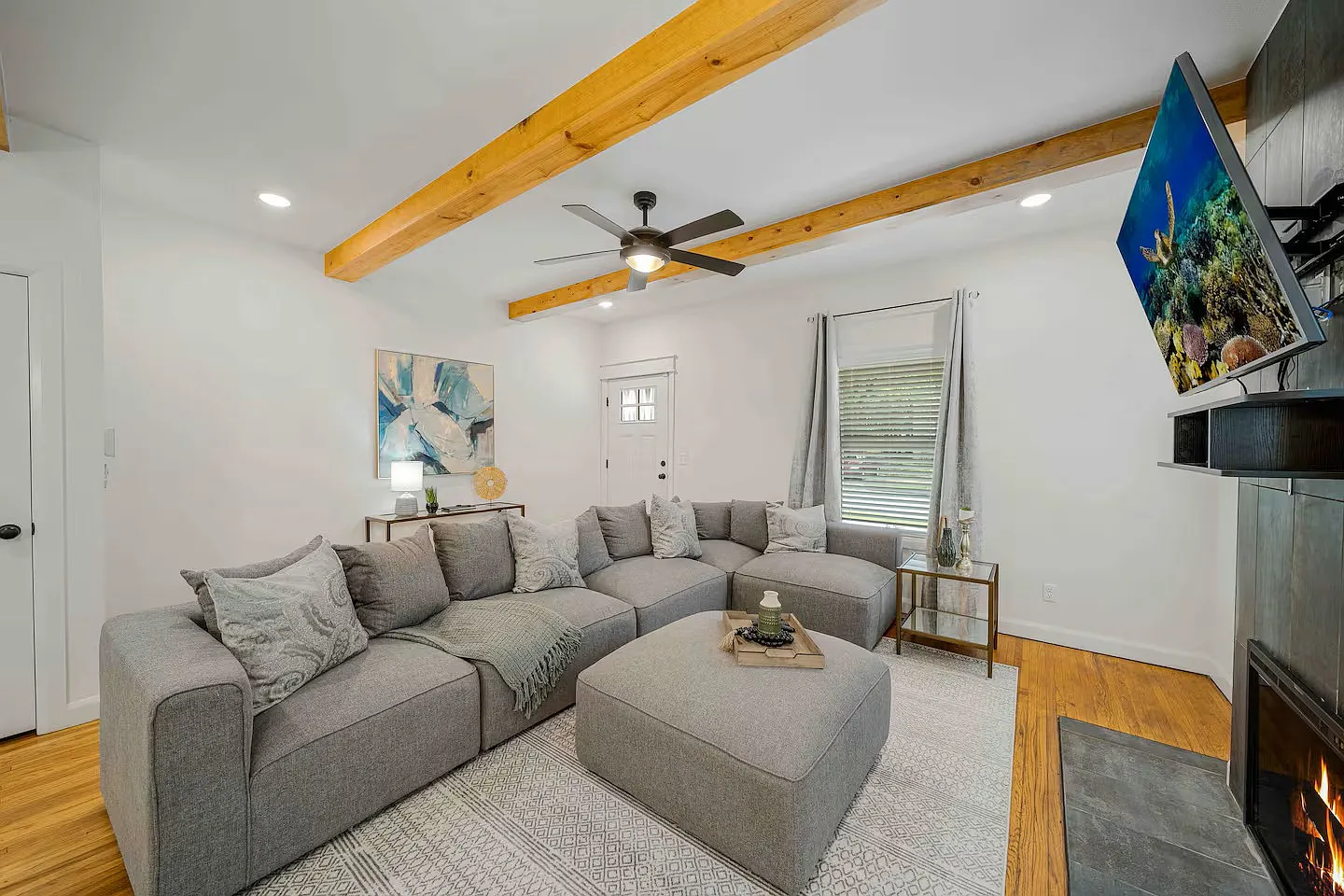 3 bed, 2.5 bath, 2152 sqft, $3,600 — Photo 2