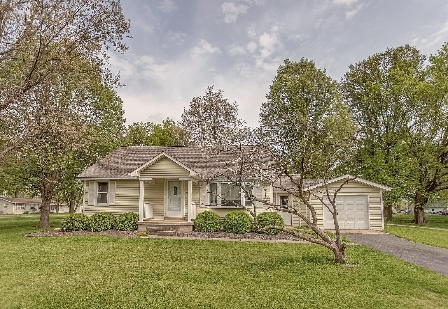 114 W Cedar St, Okawville, IL 62271 Zillow