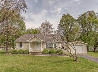 114 W Cedar St, Okawville, IL 62271
