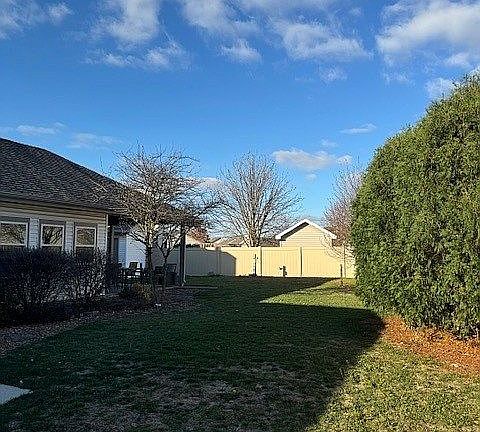 5th image of 225 Highpoint Cir S