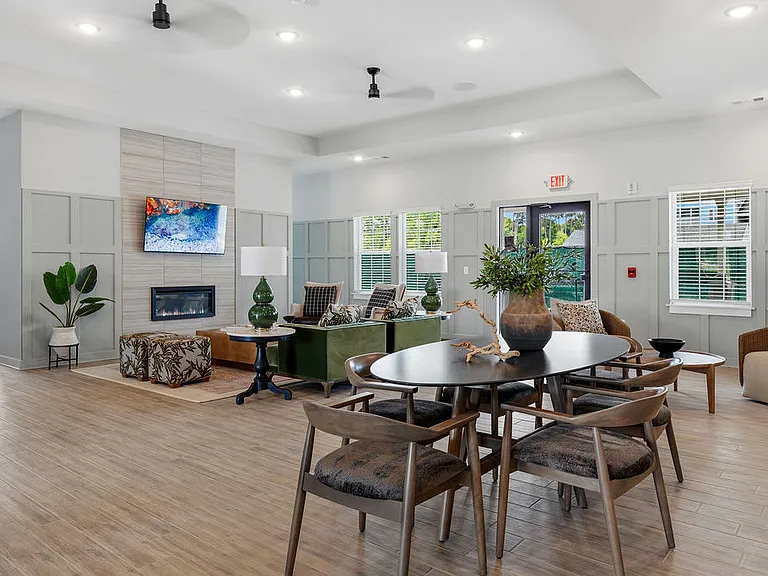 Zephyr Apartments — Photo 39