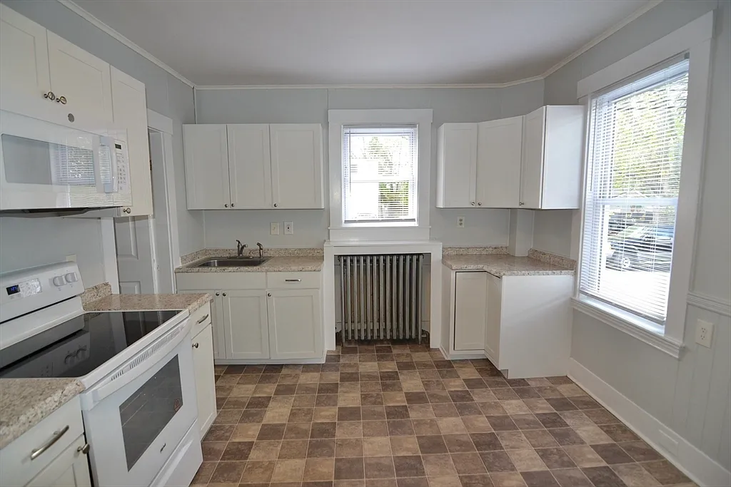 Building Photo - 208 Irving St #1L