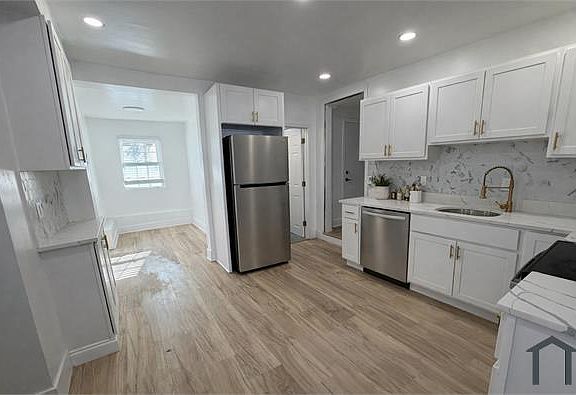 5th image of 408 Front St