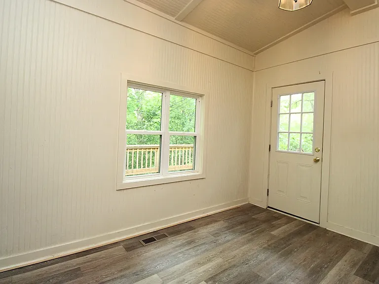 212 Goshen Ave — Photo 11