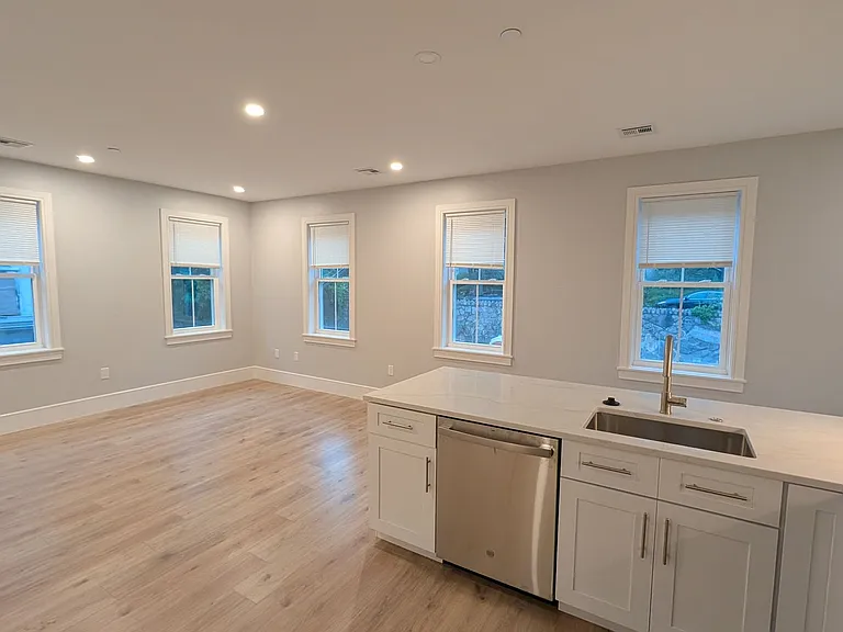 123 Kenrick St #U6 — Photo 2