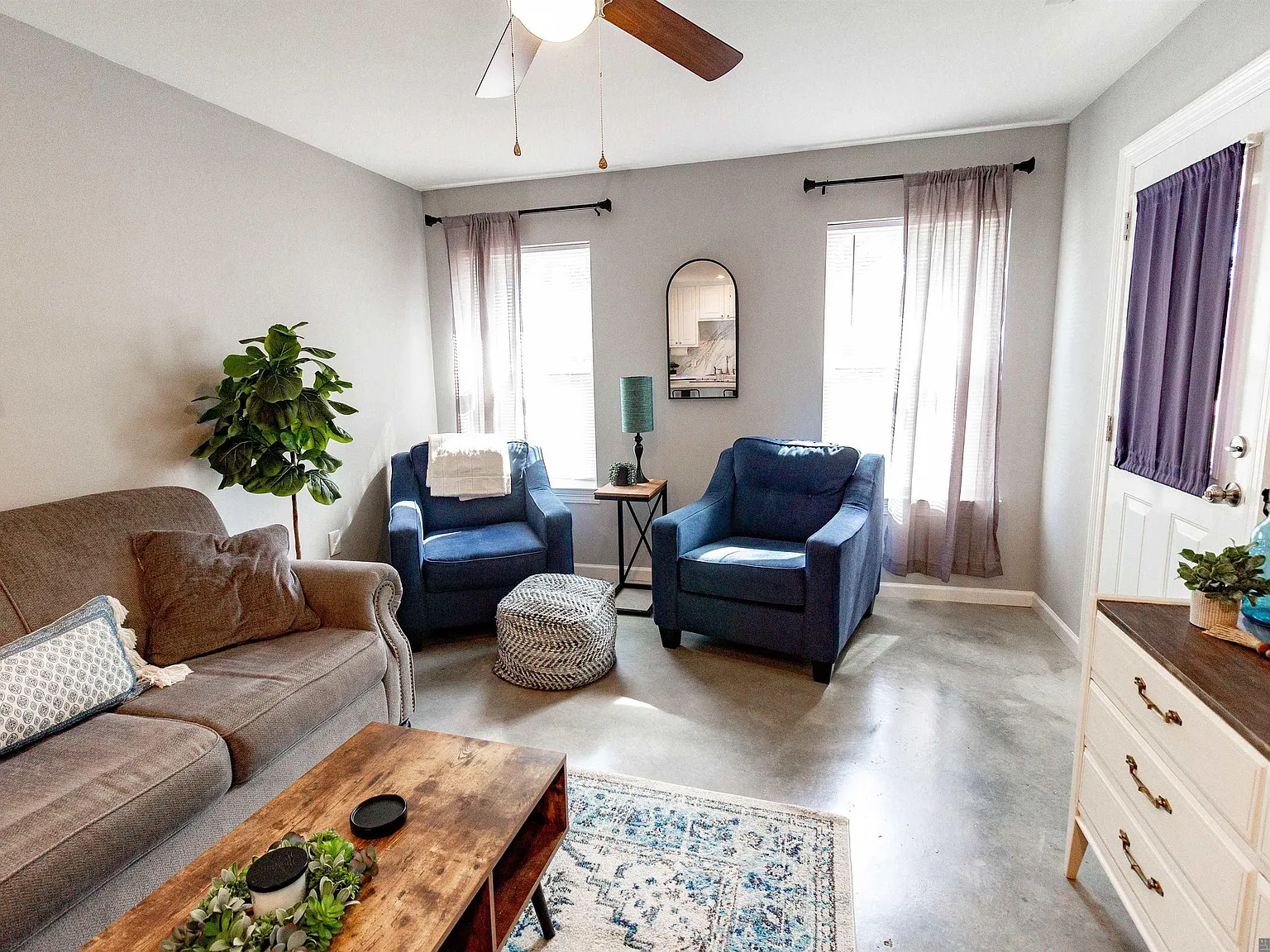 3 bed, 1100 sqft, $2,300 — Photo 2