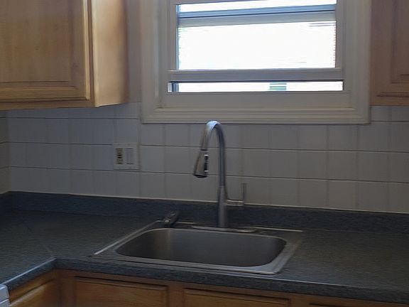 5th image of 40 Bradley Ave