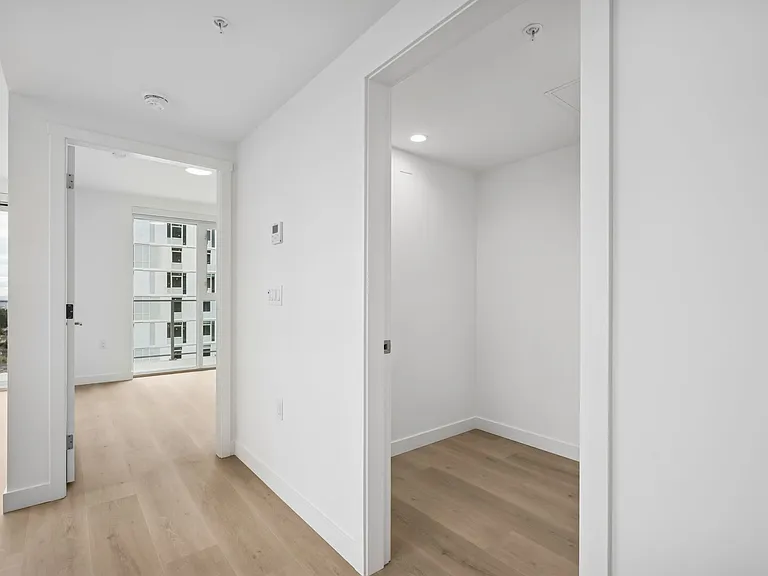 5670 Cambie St — Photo 146