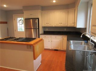 34 River St, Deep River, CT 06417