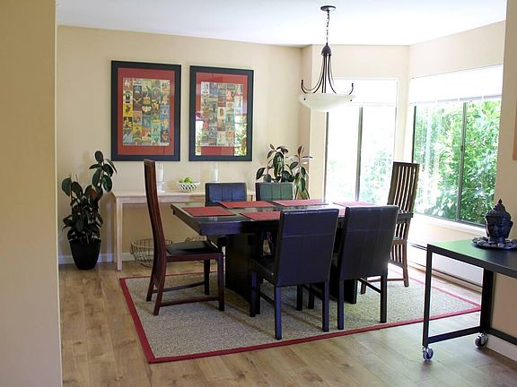 5th image of 23 Oakwood St