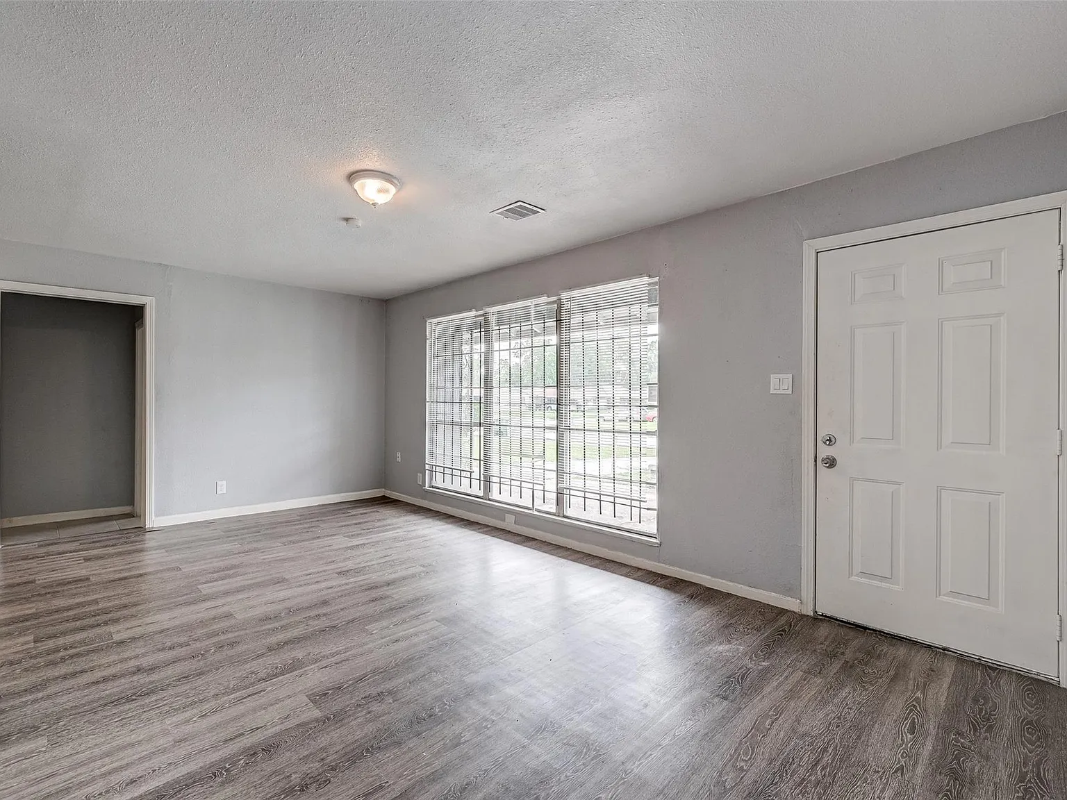 4 bed, 2.0 bath, 1565 sqft, $1,695 — Photo 3