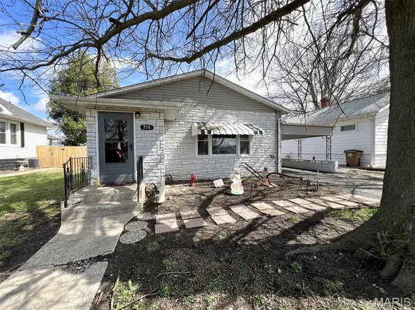 715 Springfield Rd, Gillespie, IL 62033