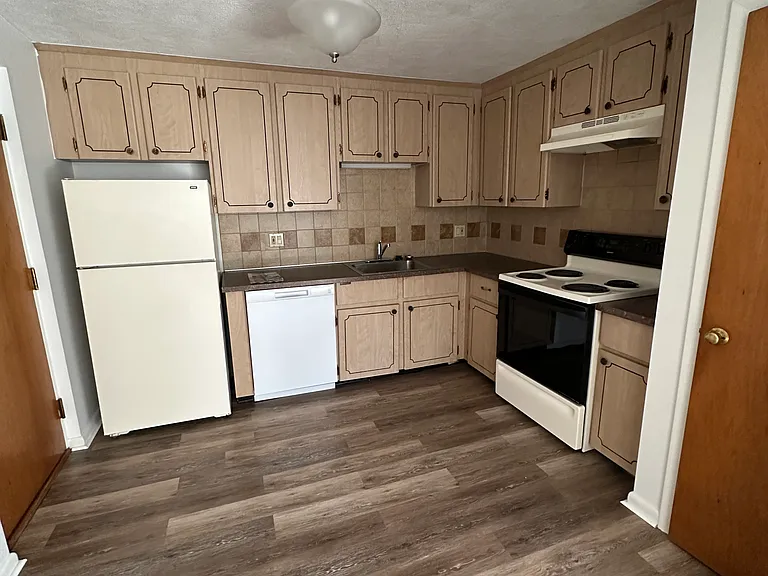 160 Lexington St #28 — Photo 3