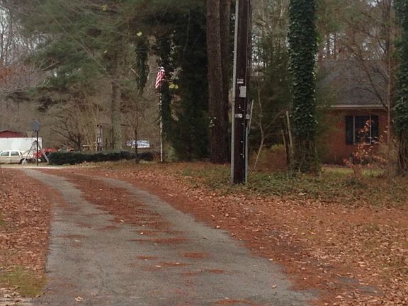 3rd image of 215 Beechwood Dr