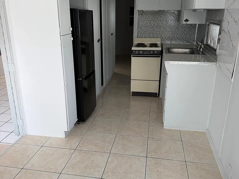 821 SW 1st Ct — Photo 6