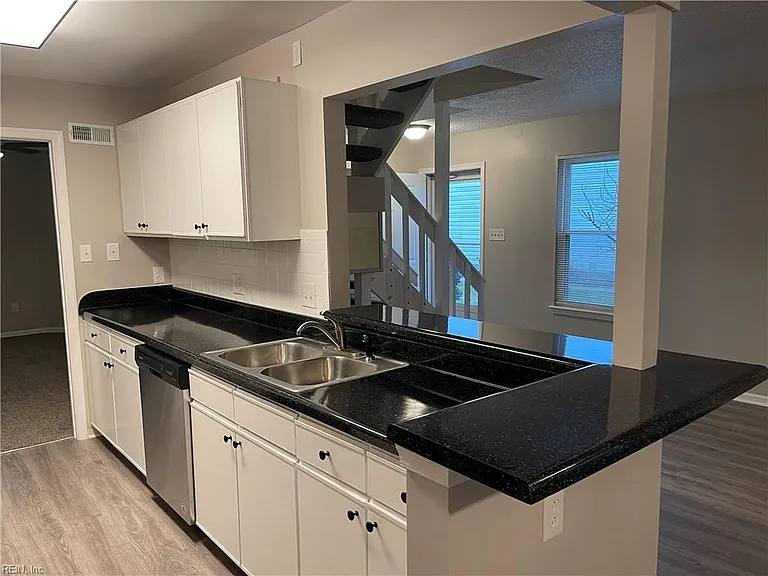 808 Quesnel Dr — Photo 12