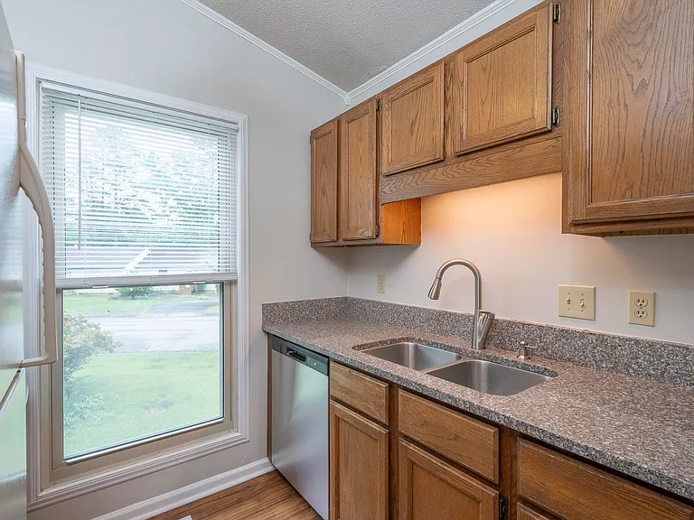 4 Baytree Ct #A — Photo 12
