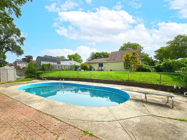 3 bed, 1.0 bath, 1133 sqft, $3,975 — Photo 3