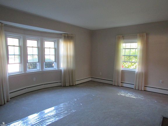 2nd image of 1499 Wellesley Dr