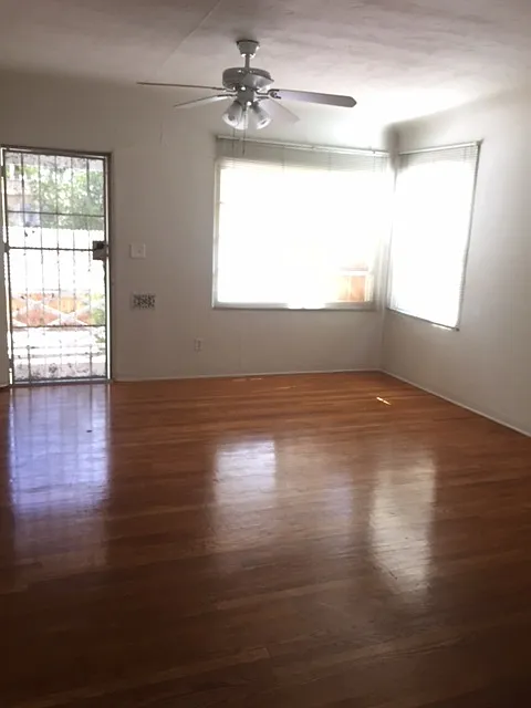 2 bedroom 1 bath house for rent in Talmadge! — Photo 2
