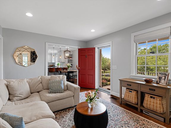 4th image of 2926 Primrose Cir